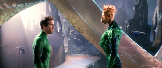 Ryan Reynolds también tiene los poderes de Aquaman, para hablar con los peces.
