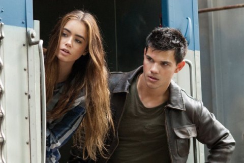 sin escape taylor lautner lilly collins