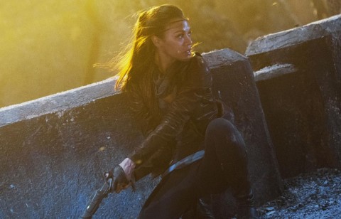 zoe saldaña uhura star trek oscuridad