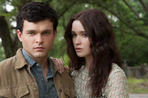 alden ehrenreich alice englert hermosas criaturas