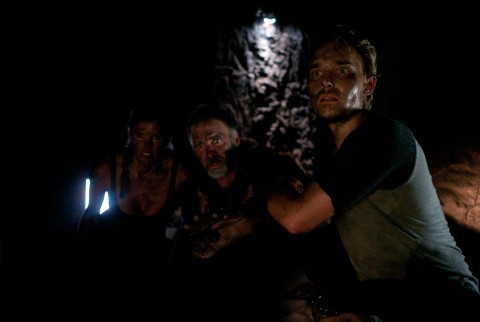 beneath pelicula mineros