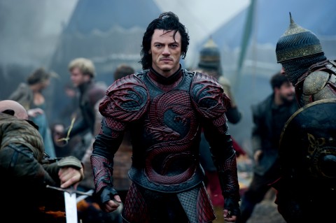 luke evans armadura dragon dracula historia jamas contada