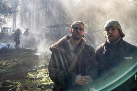 charlie hunnam guy ritchie knights of the round table