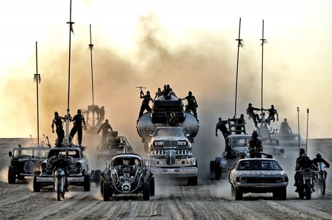 mad max furia en el camino carros guerra