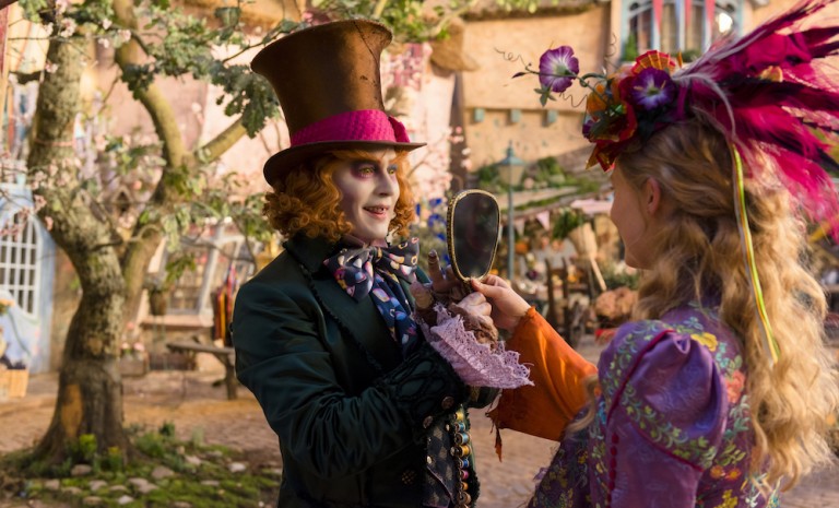 alicia a traves del espejo depp wasikowska