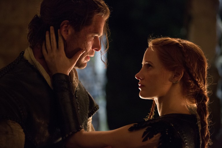 chris hemsworth jessica chastain cazador reina de hielo