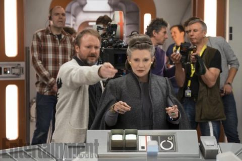 star-wars-8-set-photo-rian-johnson-carrie-fisher-600x400